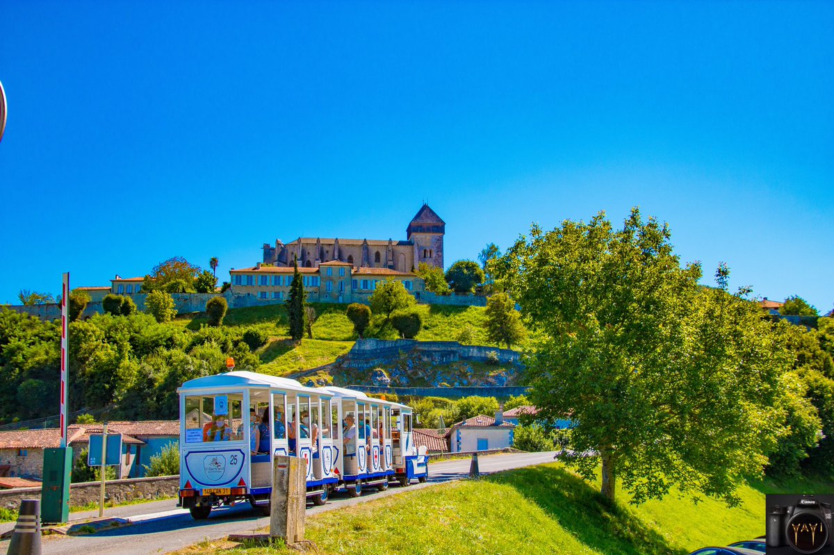 reivaxstgo31's tweet photo. @LouDecannes @jmlpyt @HauteGaronne @TourismeHG @Pireneus_Radio @AgnesP31 Merci encore Lou🙏🏻 si un jour tu viens en @HauteGaronne une visite à #SaintBertranddeComminges est indispensable 📷prise hier!et en plus aux #Olivetains @TourismeHG @pyrenees31 tu trouveras des #guidesconferencières au #topniveau @AgnesP31 @Pireneus_Radio @laGazetteduCges 👌🏻👏🏻😉 https://t.co/WIRILWZwxu