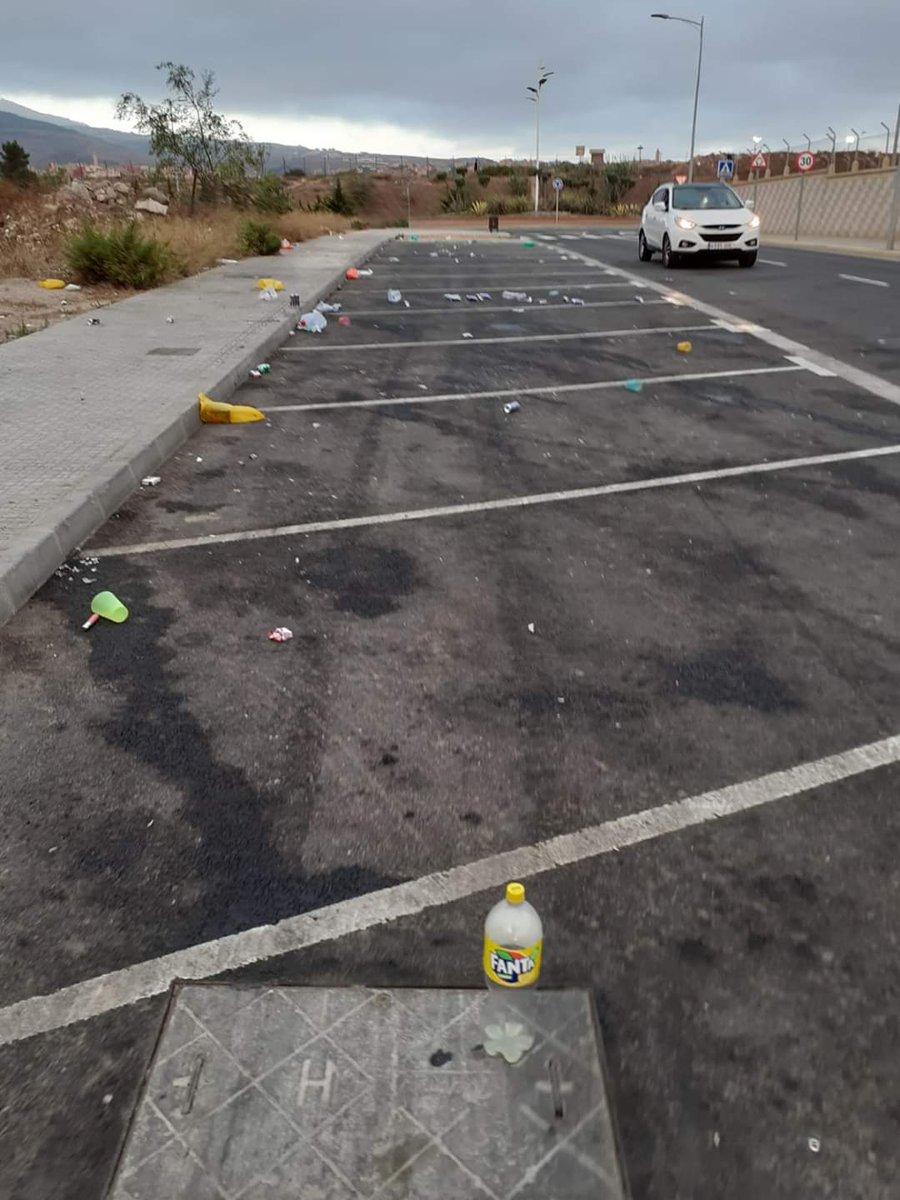 marina_bgo's tweet photo. Irse de botellón con los amigos ✅

Ser cívicos y recoger VUESTRA BASURA ❌ https://t.co/B6P1VvFIli