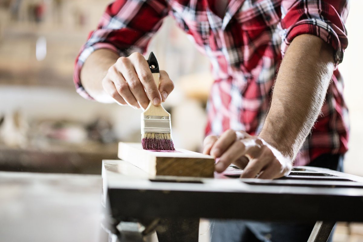 Varnishes lend a refined touch to metal and wood coatings. VESTANAT® E 95 by #Evonik's #crosslinkers business line helps the paints and #coating industry formulate varnishes that suit professional and DIY applications alike: ow.ly/YAou50ACB19