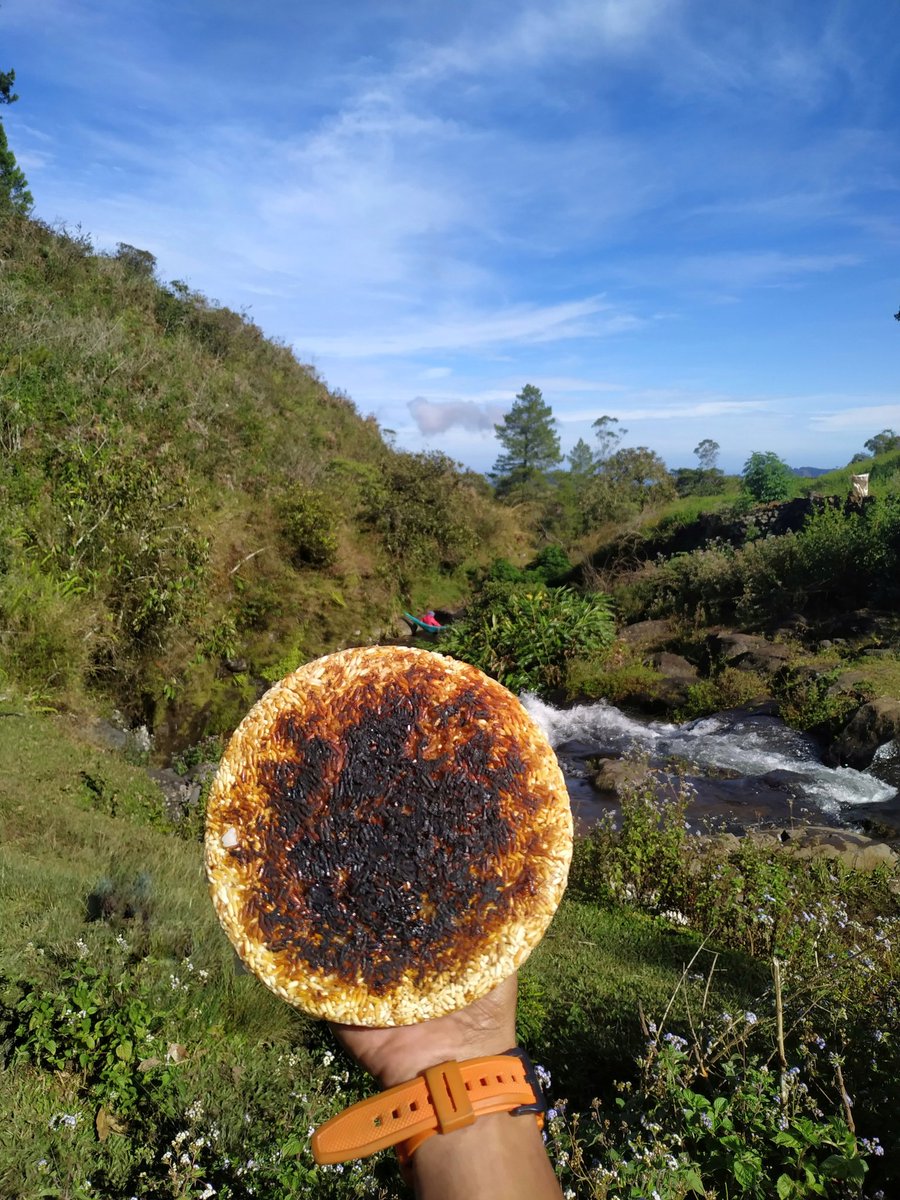 Sudah lama nda berkunjung di gunung . Kangen masak nasi di nesting pake kompor kupu-kupu dan tabung kecil.