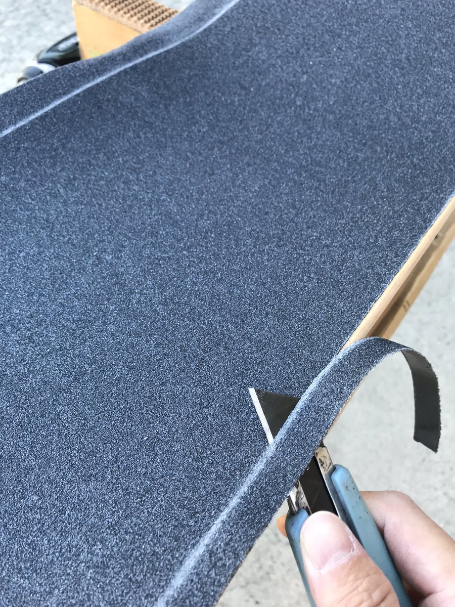 kick_yr_ass's tweet image. まだの方はトライしてみて下さい👍🏻金ヤスリでラインを強めに作ると簡単にカットできます🔥
item.rakuten.co.jp/american-stree…
#mobgrip #mob #デッキテープ #貼り方 #グリップテープ #モブグリップ #モブ #スケートボード #スケボー