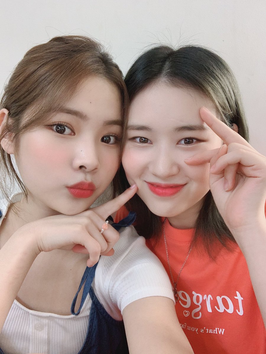 WekiMeki's tweet photo. 내가 많이 좋아하는 해림언니💗
이번에도 함께 생일 축하해 줄 수 있어서 너무 좋았어요 >< 생일 축하해요 💕🥰 
#엘리나 #🦊🦄 #HBDH https://t.co/TvbyxVKbjw