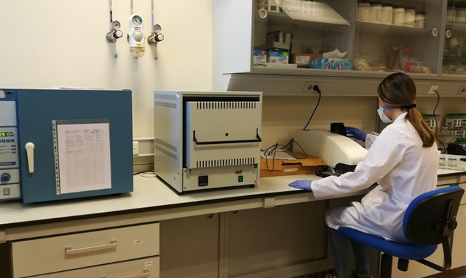 SaDiario's tweet photo. Una nueva sustancia luminiscente con nanopartículas permite ver zonas del organismo de forma más precisa y segura en pruebas diagnósticas como resonancias y TAC - @CSIC @unisevilla  https://t.co/5jjyDBw0kc https://t.co/YW3zVU4ot0