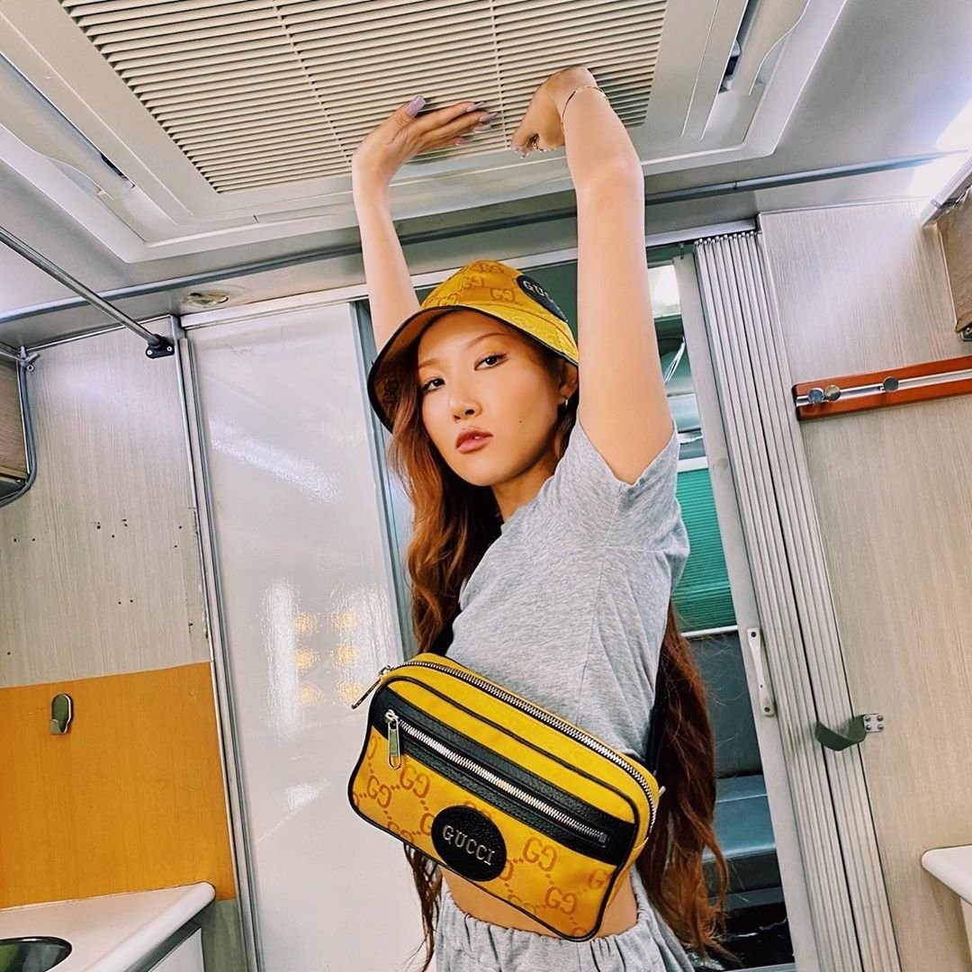 MoomooITALIA's tweet photo. [200720] #Hwasa 📸
hw_add._.b

I capelli lunghi di Hwasa sono di #addbhyunwoodirector #addbjungmodirector

#hairextensions sono #addb @.gucci #gucci

🔗 https://t.co/QhH9kEcJ5C

@RBW_MAMAMOO https://t.co/2Mgrc8RY12