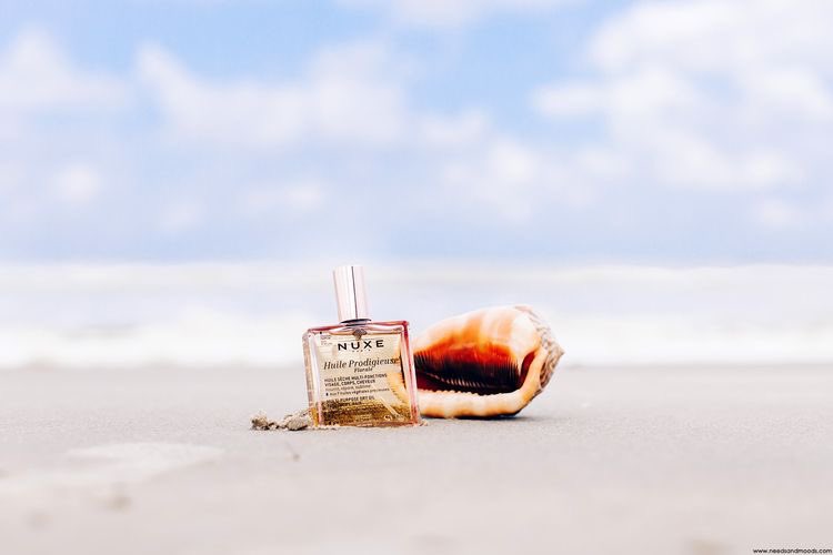 Sashalee_Taylor's tweet photo. My trip to Cape Town wouldn't be complete without my @NuxeUK huile prodigieuse riche multi-purpose oil. Just one drop applied to your face or body is enough to protect against 90% of free radicals 🐚☀️😍 #MondayMustHave #Skincare #Nuxe #SkincareLove #NuxeSA #PicviaPinterest https://t.co/pJTZ2vTXX9