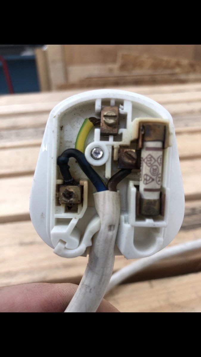 pat_rts's tweet image. Good morning, shocking find in a public house in Bath this morning. Staff didn&apos;t notice or smell anything. This proves how important it is to carry out PAT Testing/ electrical equipment inspections. Finding this today potentally prevented a electrical fire and saved lives. #bath