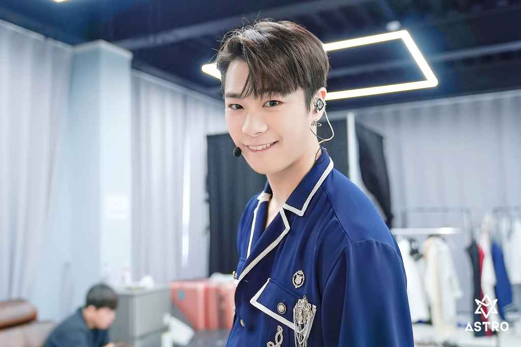 [  #문빈  #MOONBIN  #아스트로    #アストロ  #ASTRO   ]