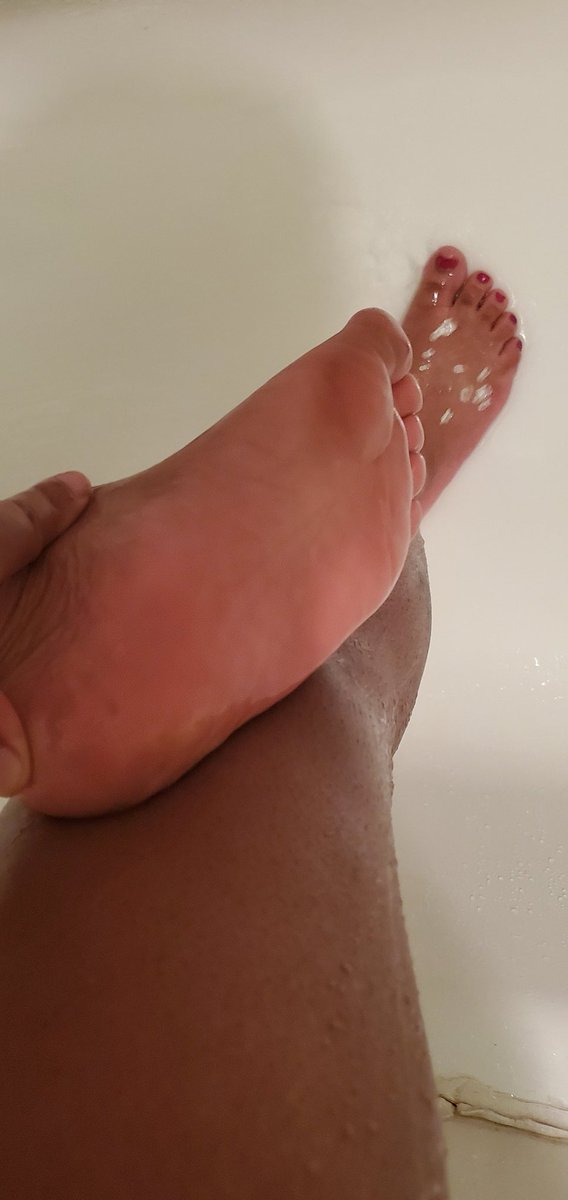EnemySpyPlane's tweet photo. For only $6.40 you can worship these soft wet feet...#subscribe to my #onlyfans #footfetish #softfeet #feetpic #FOOTWORSHİP #toes #lickmyfeet #piggytoes #shower #sexylegs #sexyfeet #foot #FeetAddicted #retweetthis #feetseller https://t.co/iwLY15dPwP
