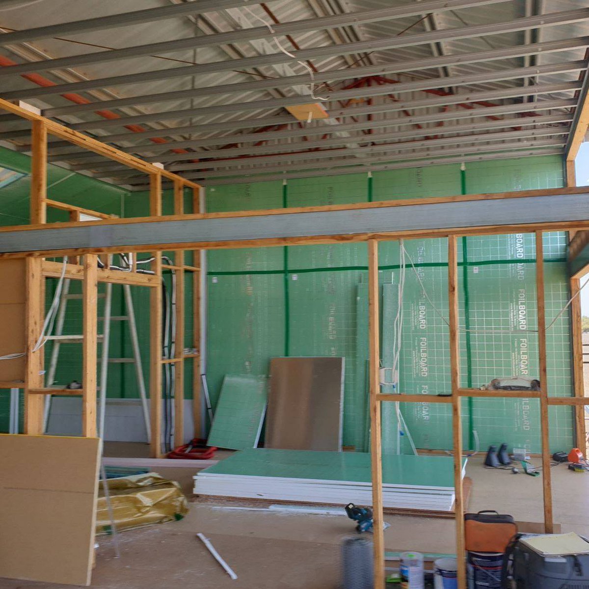 Thank you to Sticks Stones Urban Design for photos on a recent project.
If you have any questions regarding this Shed Conversion and using Foilboard®, please call 1800 354 717 or message us on Facebook. foilboard.com.au #insulation #foilinsulation #ceilinginsulation