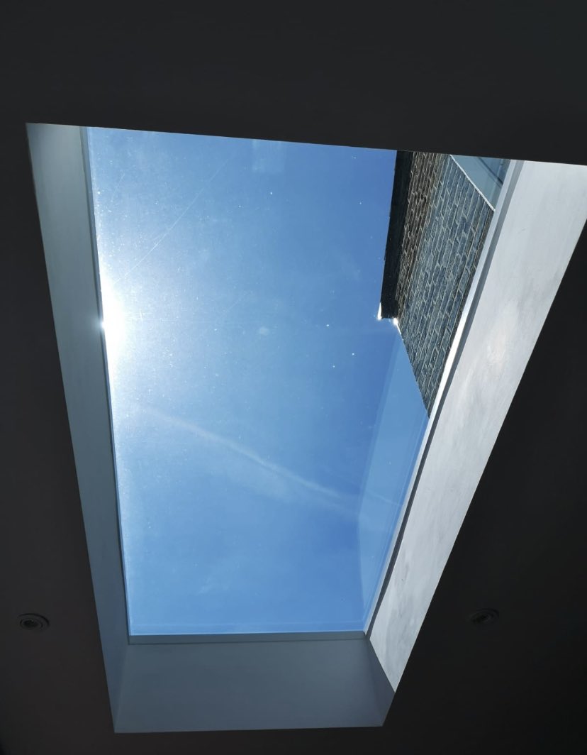 Monday’s early news - official distributors of #TitanRooflights <a href="/JHVJohn/">Titan EDGE John</a> get them right here - #blindsinglass