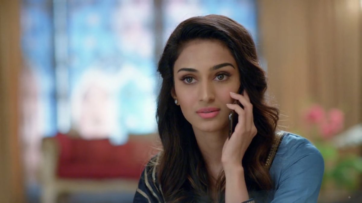 stanejf's tweet photo. #Prerna-โAnyway phone pae baath karkae mazaa Nahi araha Komolika, Kal milthe hein party mein and then we will talk, one on one, what sayโ
Bravo #Prerna
#PrernaStrikesBack
#EricaFernandes the entire #Prelika tashan you nailed it, expressions, attitude ๐๐
#KasautiiZindagiikay https://t.co/RjBluTcNBu