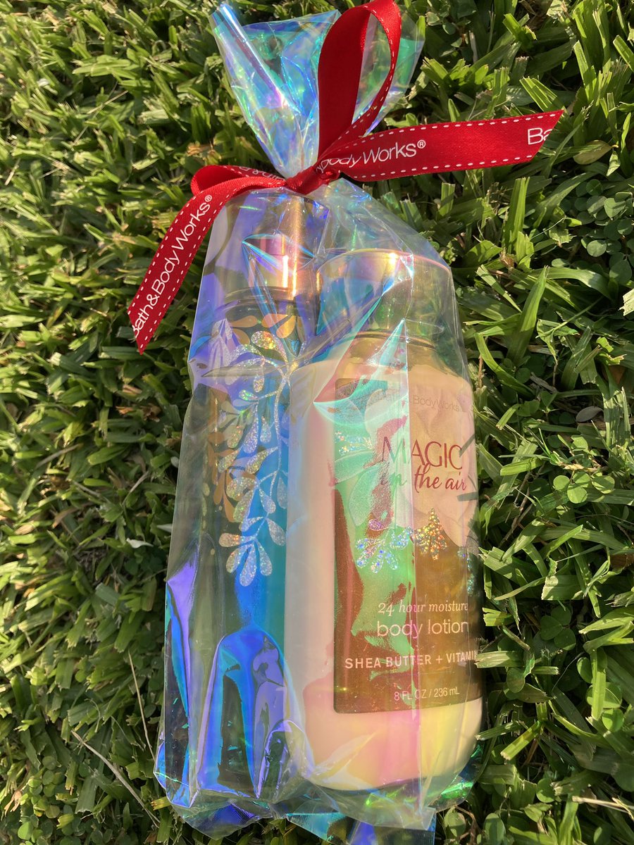noaville_'s tweet photo. HAPPY NEW WEEK PEOPLE! 
IT’S GIVEAWAY TIME 🛍
To Enter: 
-MUST BE following us
-Like and RT
-Tag 2 Friends
-Winner will be receiving a fine fragrance mist and lotion of Magic in the air 
-Winner will be ANNOUNCED ON FRIDAY
LEZZZZ GOOOOO!!! #bathandbodyworks #victoriasecret https://t.co/Arx0daFIH2