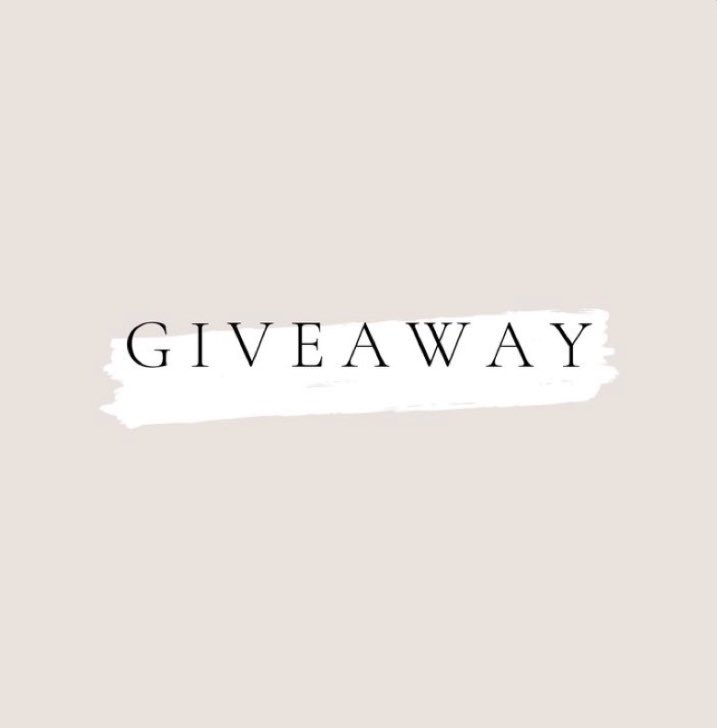 noaville_'s tweet photo. HAPPY NEW WEEK PEOPLE! 
IT’S GIVEAWAY TIME 🛍
To Enter: 
-MUST BE following us
-Like and RT
-Tag 2 Friends
-Winner will be receiving a fine fragrance mist and lotion of Magic in the air 
-Winner will be ANNOUNCED ON FRIDAY
LEZZZZ GOOOOO!!! #bathandbodyworks #victoriasecret https://t.co/Arx0daFIH2
