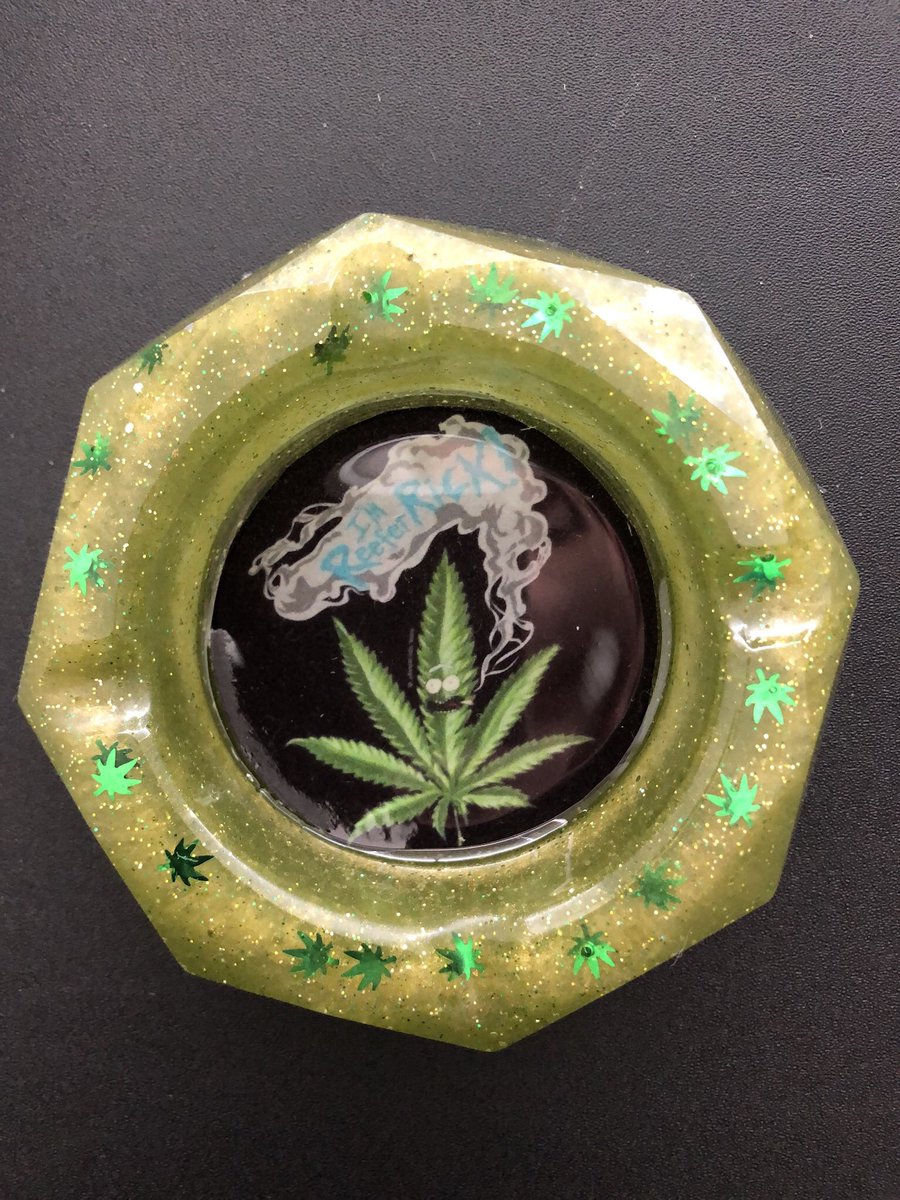 TAdesigns9's tweet photo. I have a lot of ashtrays done and ready to go! DM me if interested or I can make whatever custom one you want! https://t.co/gTaqDsT4JX