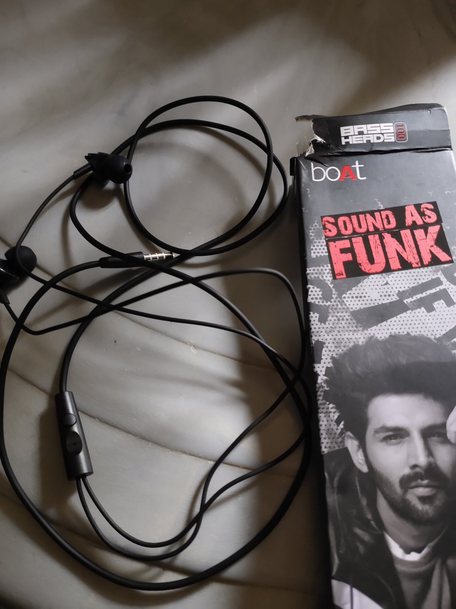 SharukFreakinSk's tweet image. New Headphones BOAT @boatint 🔥🎧

1st Song #MaaraTheme 😎🔥

#SooraraiPottru @Suriya_offl