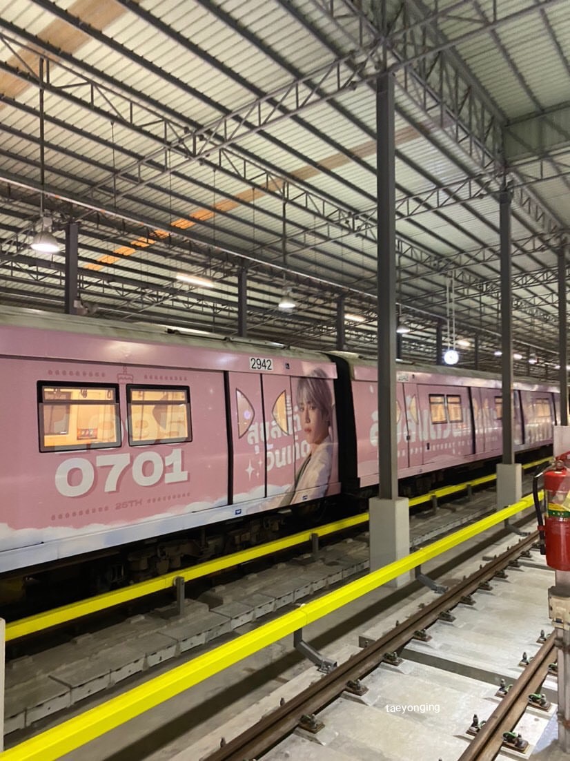 Scenariohs's tweet photo. ยิ่งกว่าเจอที่สถานีคือไปหาที่โรงเก็บรถไฟ long flight 🚅 https://t.co/Ms3GDMCKTP