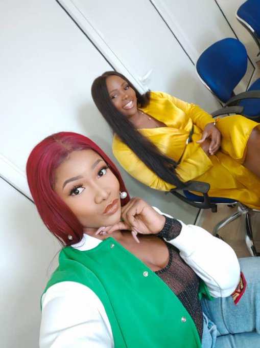 Pretty21062273's tweet photo. She called Tacha name e no concern me

She look like tacha e no concern me

She smiles like tacha e no concern me

She laughs like Tacha e no concern

Just stay away from me with ur fav, I no say make u no watch and vote, but do it at ur own comfort
#TachaEveryWhereUGo https://t.co/eG6RGz3Smj