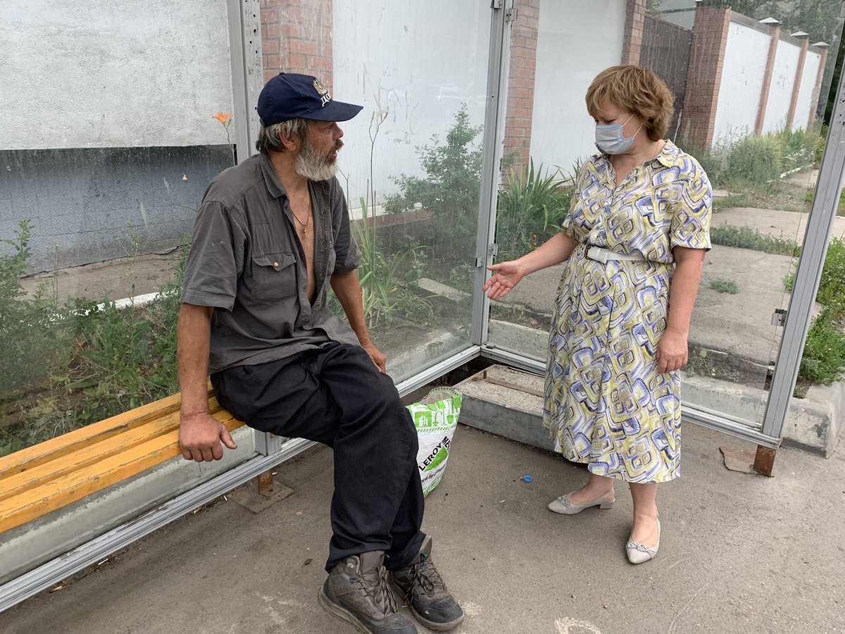 <a href="/Shamily2004/">Надия Каримова</a> <a href="/1Stylishgifts/">Королевский Пудель</a> <a href="/D_Azaroff/">Дмитрий Азаров</a> @Azarov_Allo <a href="/E_Lapushkina/">Елена Лапушкина</a> Мы предложили Олегу Вячеславович помощь по восстановлению паспорта, трудоустройству, размещению в приюте. От помощи он отказался. Это образ жизни. Насильно действий проводить не можем.