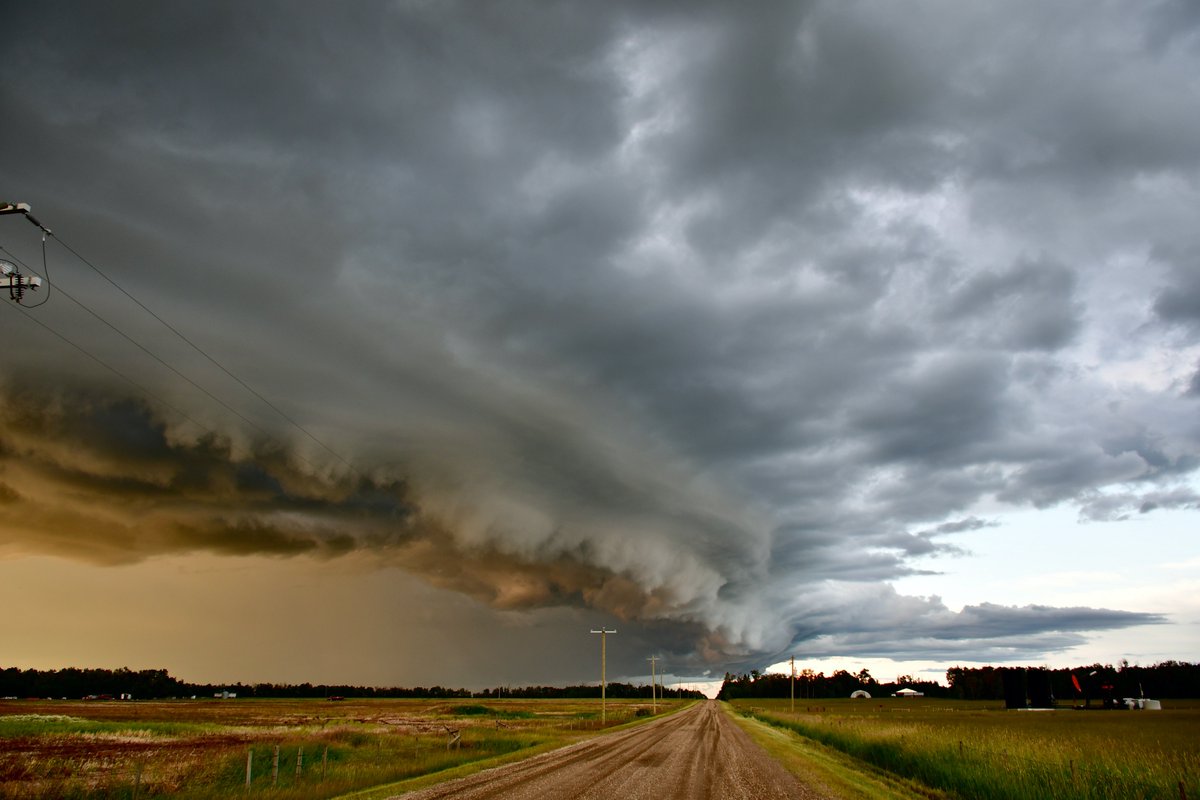 Watched this beautiful shelf cloud tonight, so photogenic!! South of Devon AB 19JUL2020  #abstorm #yegwx #stormhour #shelfcloud
