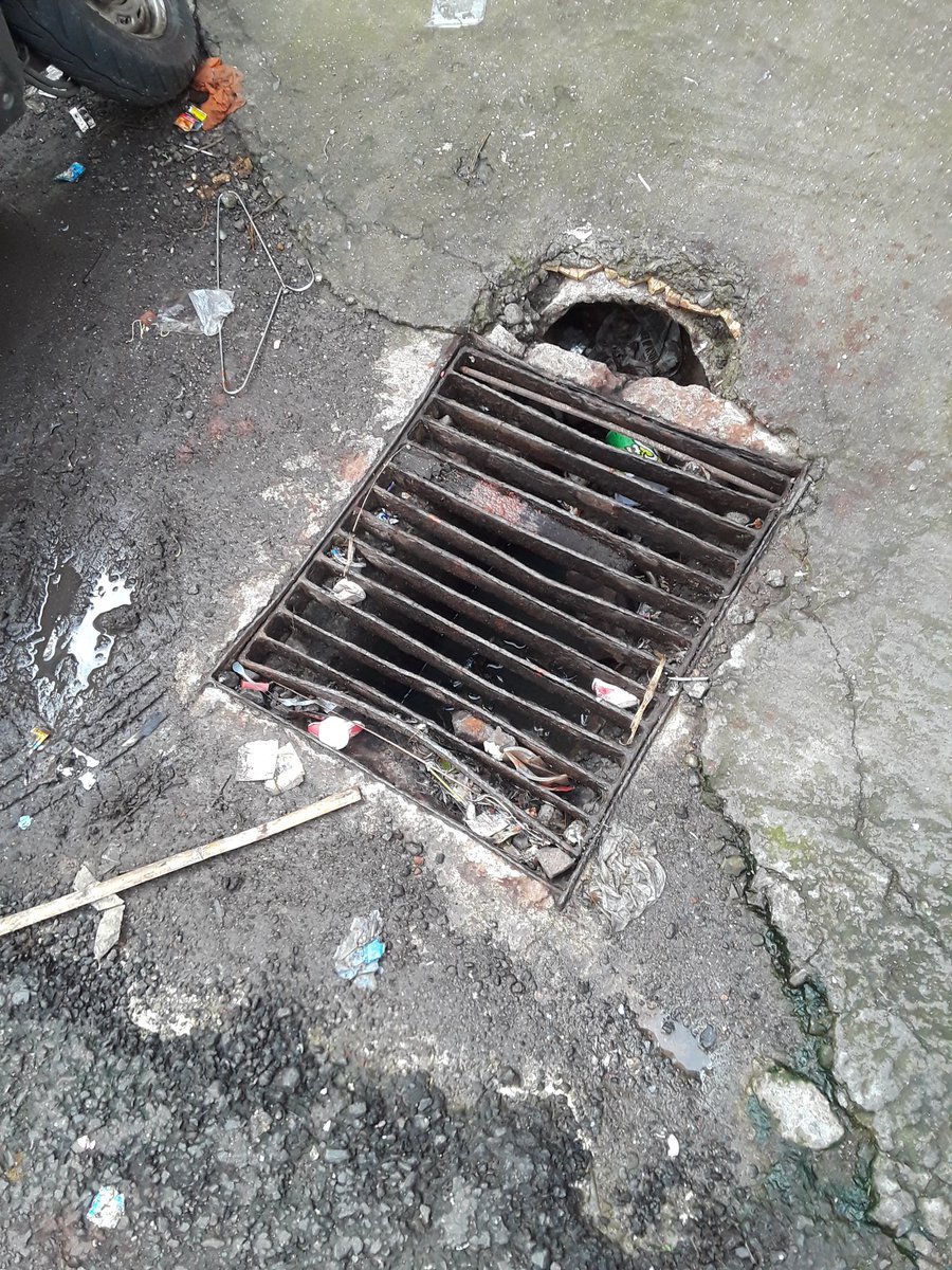 PayalReshamdala's tweet photo. Sir @PrashantNGaikwd @mybmcWardD strome water gutter line is very badly damage - broken and chock up send @mybmcSWD @mybmcSWM team on urgent basis out side prime  view khetwadi 8th lane m-4 @MCGM_BMC @mayor_mumbai @MySwachhMumbai give directions to concerns https://t.co/z4qz6BvHX3
