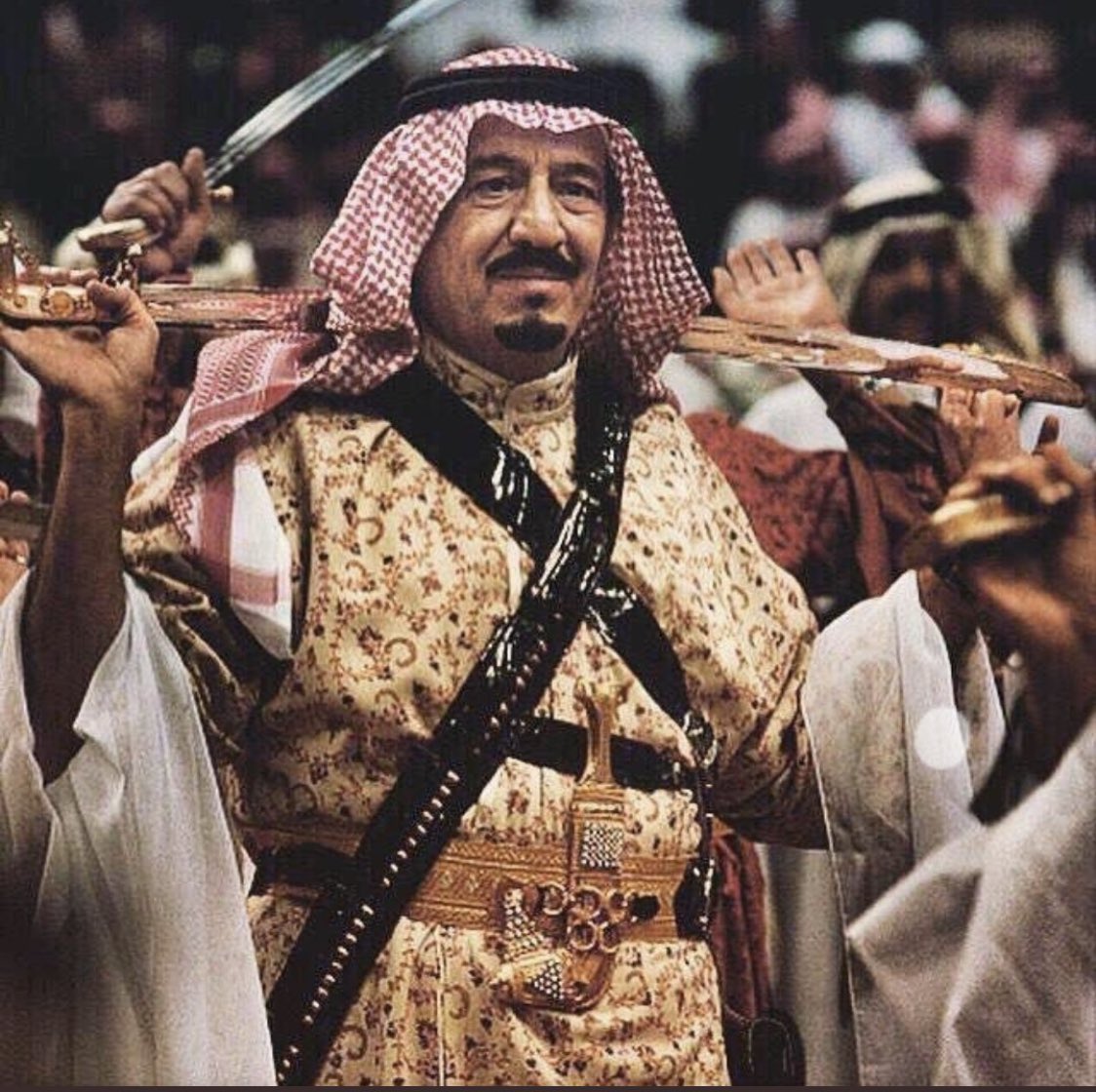 iAbdul998's tweet photo. الف سلامة عليك يابوفهد ❤️ #الملك_سلمان_بن_عبدالعزيز https://t.co/aIA693Q4V0
