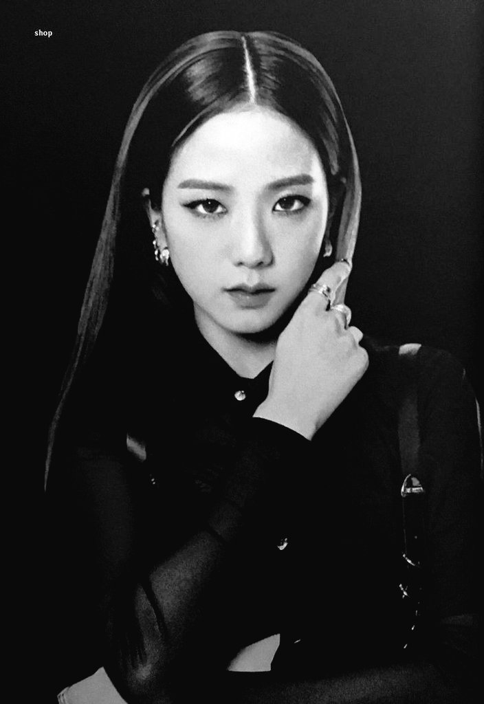 JENNIEHORMONES's tweet photo. GUNS &amp; ROSES 🥀

A JENLISA AU wherein three of the most great agents of NBI haunts down the leader of a big syndicate, La Familia, without knowing her name and what she looks like but everyone calls her, 𝑵𝒊𝒏𝒂𝒏𝒈 https://t.co/pRQH3WDsv3