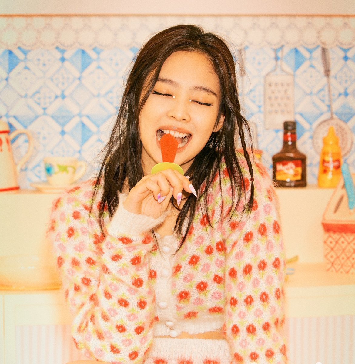 JENNIEHORMONES's tweet photo. GUNS &amp; ROSES 🥀

A JENLISA AU wherein three of the most great agents of NBI haunts down the leader of a big syndicate, La Familia, without knowing her name and what she looks like but everyone calls her, 𝑵𝒊𝒏𝒂𝒏𝒈 https://t.co/pRQH3WDsv3