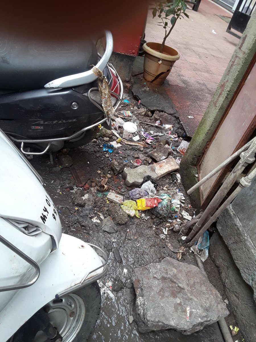 PayalReshamdala's tweet photo. Lots of garbage and broken road near prime view khetwadi 8th street m4 @MCGM_BMC @PrashantNGaikwd @mybmcWardD @MySwachhMumbai @mayor_mumbai pl send your team and clear urgent basis https://t.co/nQQMrrLoEL