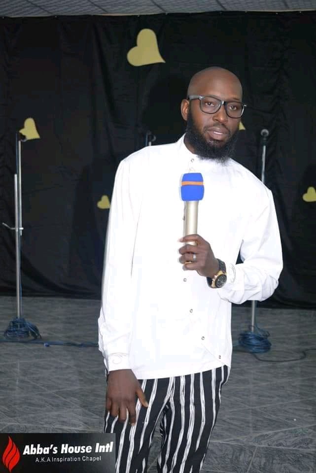 Oryimzylive1's tweet photo. Happy birthday sir🎂🎂🎂🎂🍾🍾🍾🍾
#morewings
#strength
#understanding
#wisdom
#happybirthday sir.
#BigBrotherNaijaLockdown 
#MTVHottest #entanglement https://t.co/0s2X2XUeZc