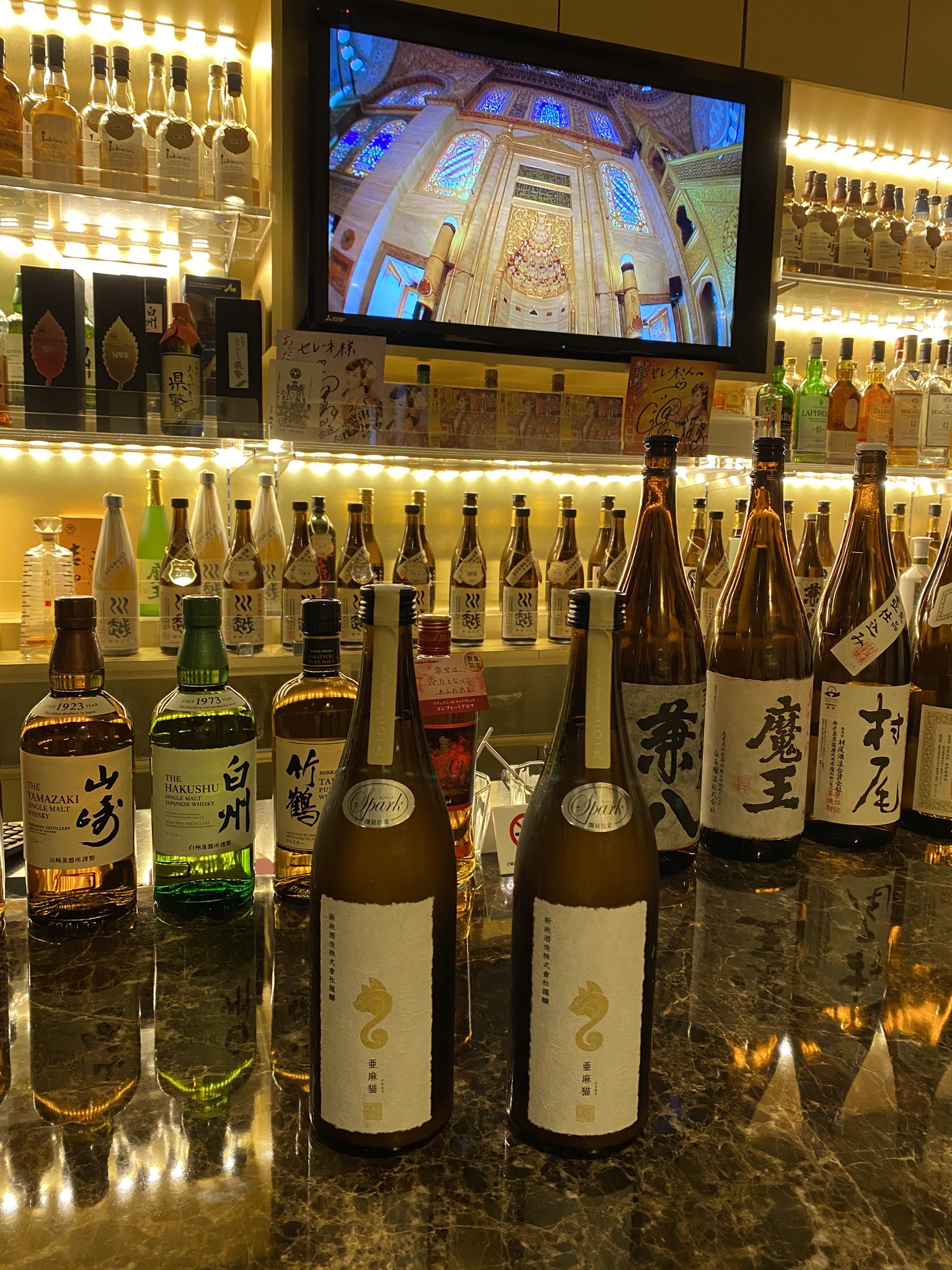 Lounge Bar Selene A Twitter 大人の空間ラウンジバーセレーネ 秋田県は新政酒造の 亜麻猫 あまねこ スパークリング 入荷いたしました 瓶内二次発酵を行った活性濁り生酒 夏ピッタリな爽快な味わい 瓶に開封注意と 女性従業員 キャスト 募集中です 新政