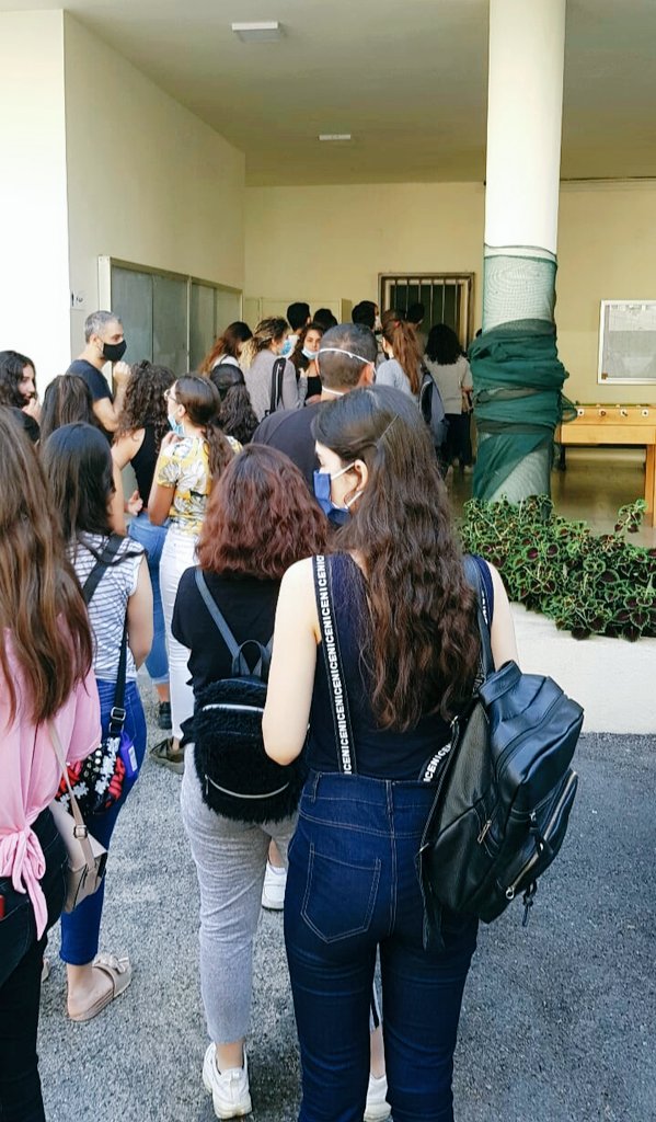 LUstudentUnion's tweet photo. النموذج الأول من التباعد الإجتماعي في كليات #الجامعة_اللبنانية أثناء إجراء الإمتحانات حضورياً. https://t.co/w7C5lwKCa7
