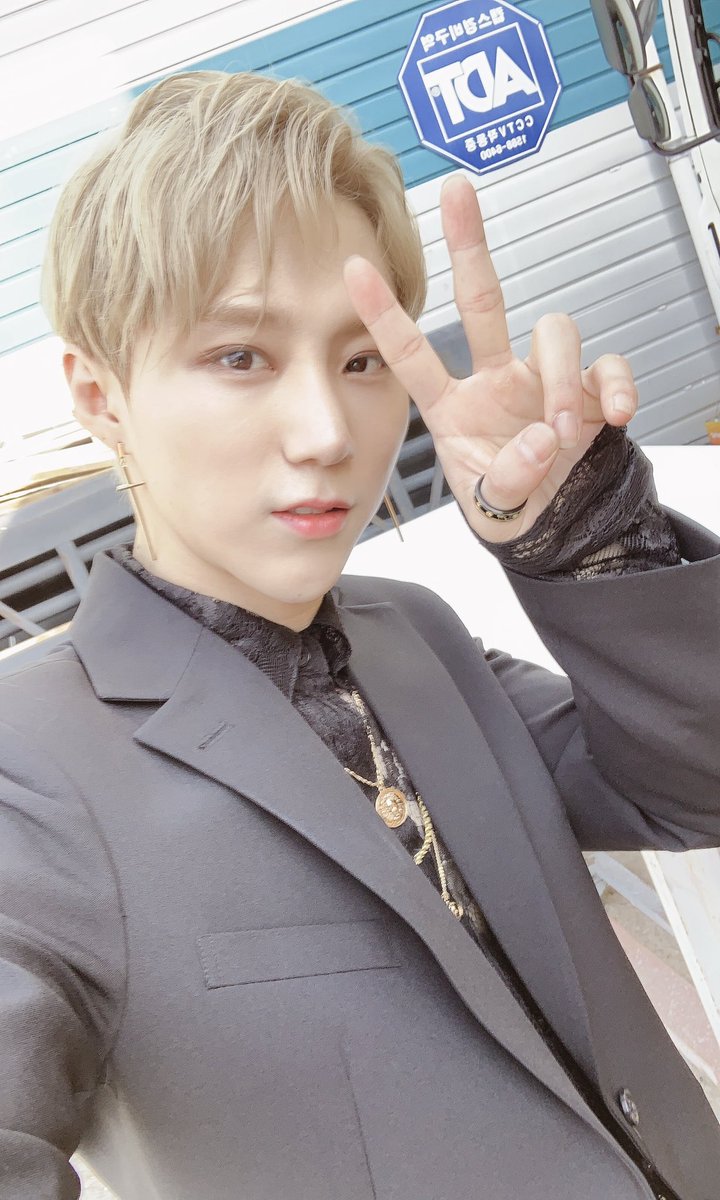 1team_twt's tweet photo. [#1TEAM #BC]
Make This ✌️ https://t.co/6T2qE3tFd6