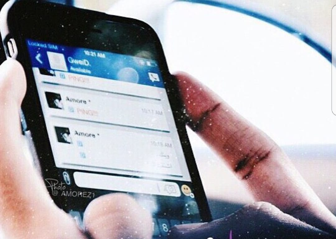 منذ أن صار الإهتمام في زماننا إلكترونياً
            أصبحت جميع الحكايات
                         تنتهي
             بحذف 
                      حظر
                           إخفاء ظهور