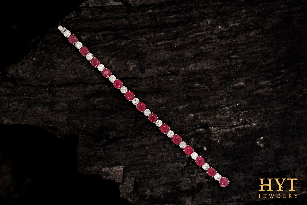 HytJewelry's tweet photo. Rubies are regarded as one of the most valuable gemstones and called the “King of Precious Stones”.
Featuring the finest Ruby from Burma weighing 27.96 cts and Diamonds 7.20 cts https://t.co/yR35PyT68U