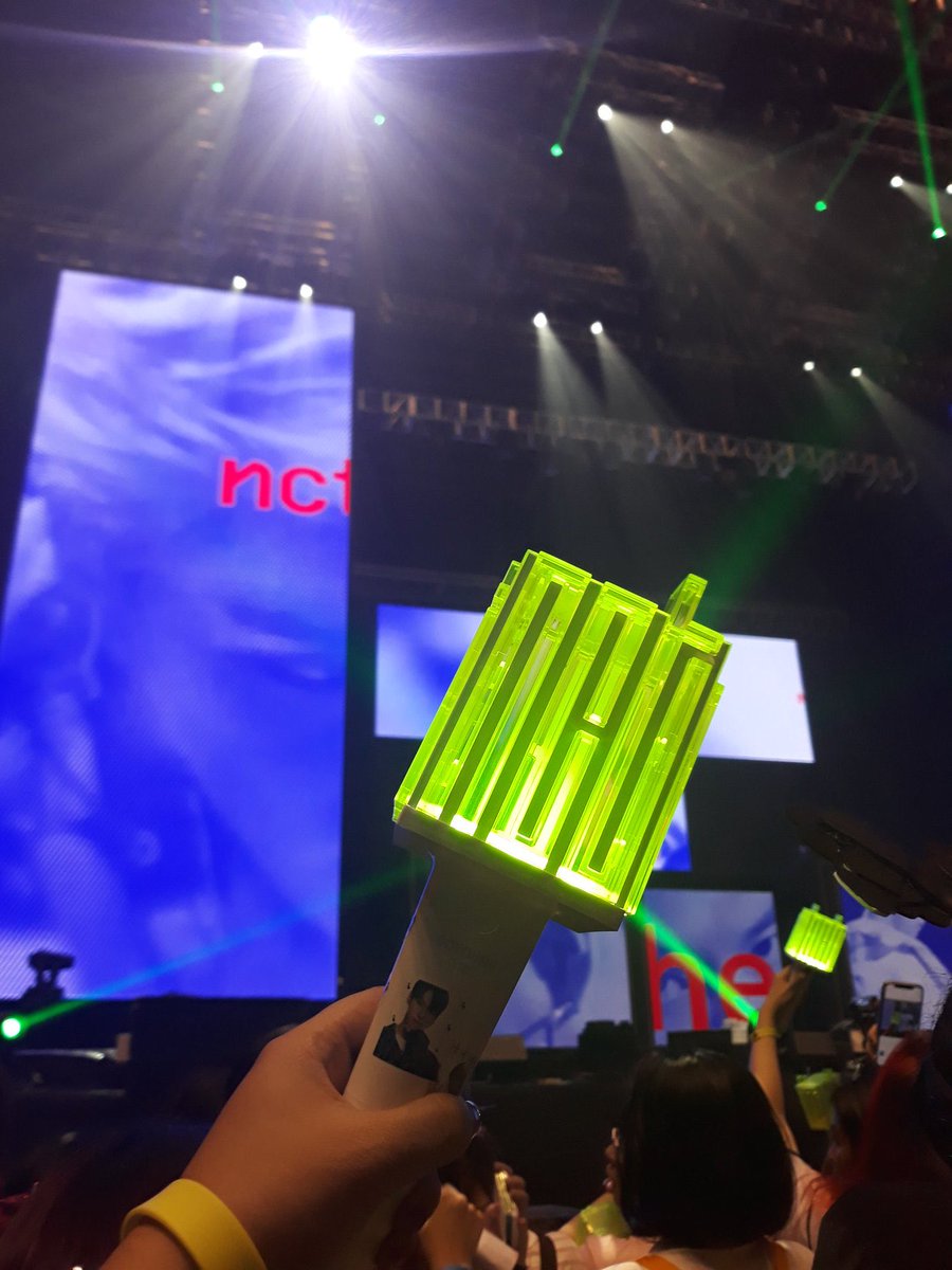 clairdelune48's tweet photo. A year after #NEOCITYinSINGAPORE 😭 a magical moment in which I saw Doyoung for the first time and enjoyed the concert with the people I love ❤️ https://t.co/Sz1BLvCT49