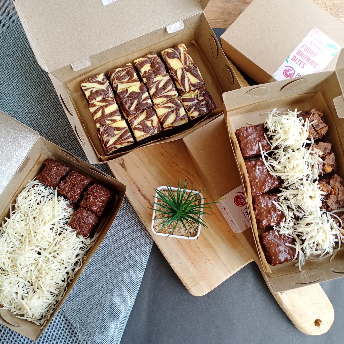 aprilptr's tweet photo. Rang orang batam mungkin boleh check ig jualanku (@plottwist.bth), aku jual brownies gitu gaess, bagi yg suka brownies mungkin bersedia membeli dan mencoba brownies ku. Oh ya bulan Juli ini lg ada promo yaa, terimakasih🥰🥰 https://t.co/INXsUIgjt1