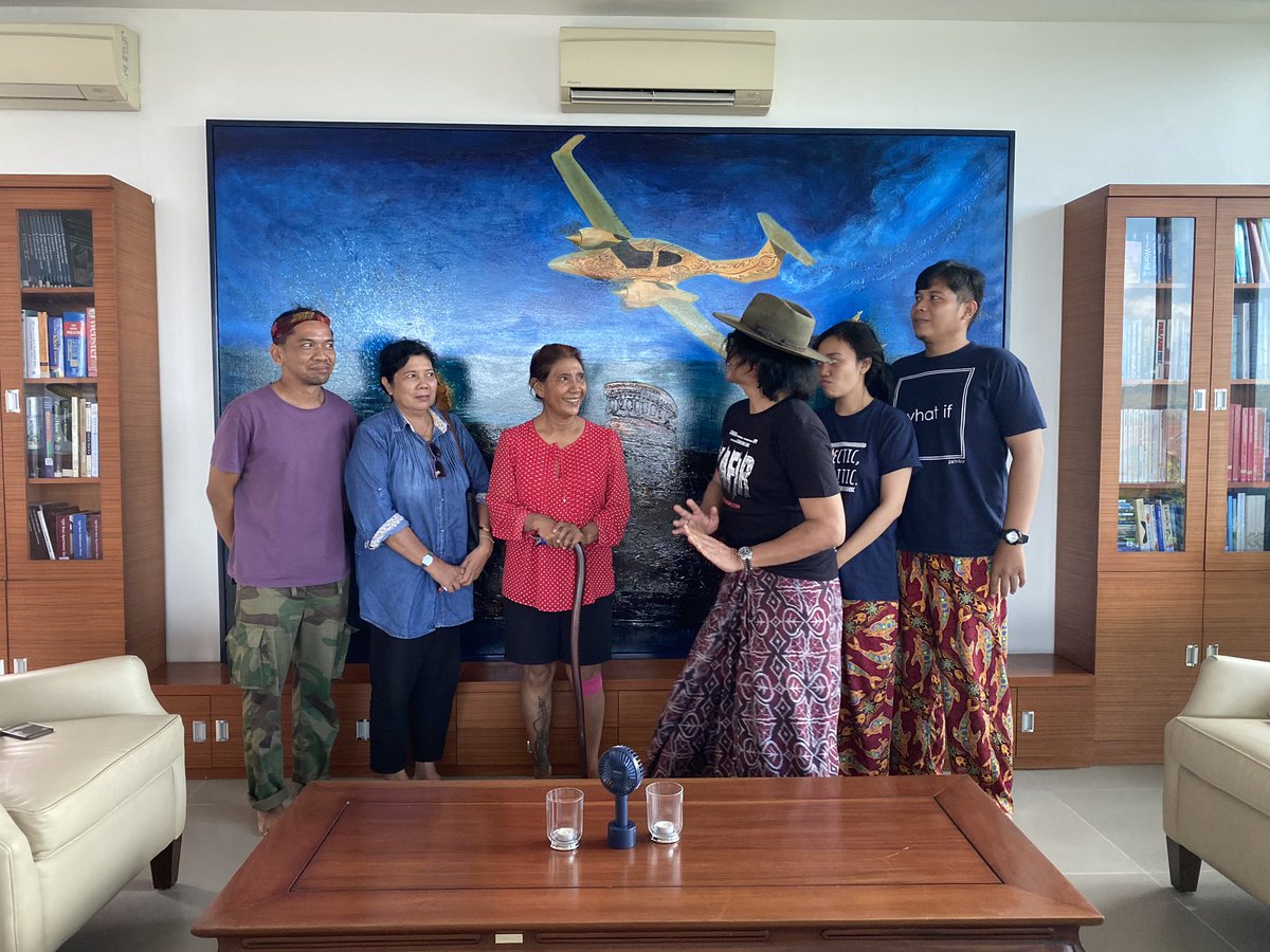 susipudjiastuti's tweet photo. Bekerja bersama dan ngobrol dg Mbah Tedjo. Satu kehormatan bisa Belajar dan berdiskusi dg beliau .. 👍🙏 https://t.co/lRrnF9hB0T