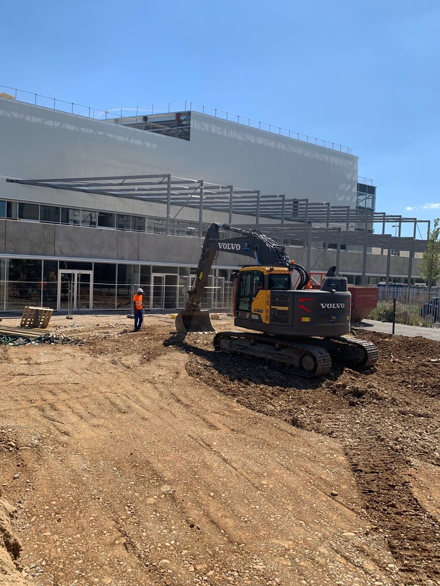 On poursuit les terrassements du côté du <a href="/GroupamaStadium/">Groupama Stadium</a> pour le chantier Z2A - Le Stadium pour le compte de #NOVELIGE #STALTP