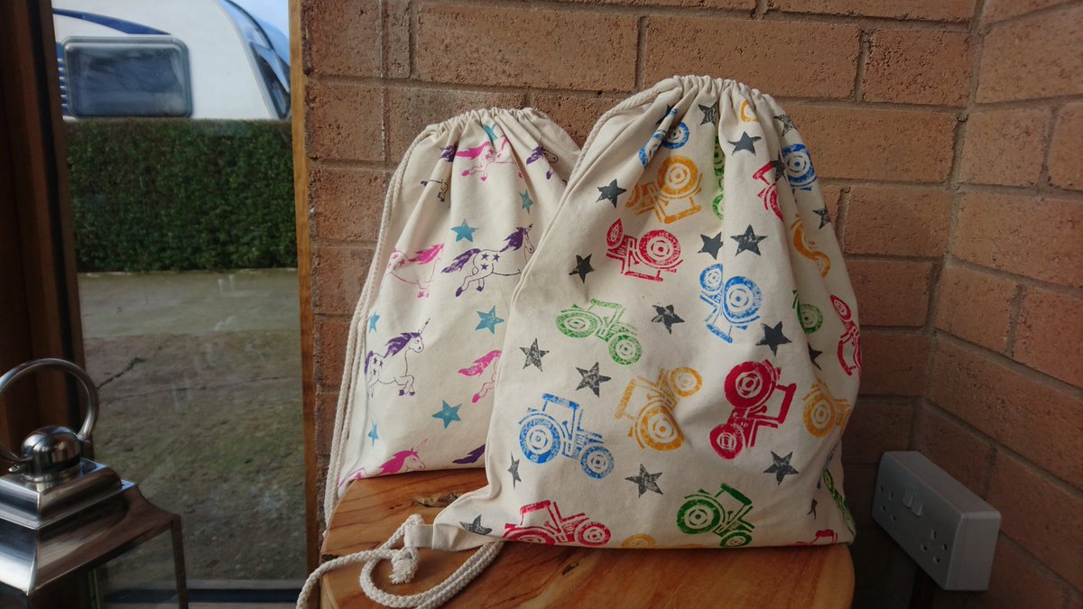 speckled_the's tweet photo. ⭐️personalised PE / Swimming bags £7.50 ⭐️
The summer holidays have just started but it won't be long until the children go back to school in September. 
These drawstring bags are printed on heavy duty natural canvas and I can print names on them at no extra cost. https://t.co/UOB5Oghkja