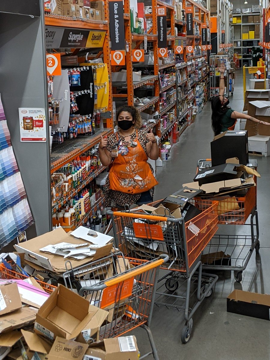 RobPacNW's tweet photo. Ashley and Juana killing it over in D24! Nice work ladies! #4010rulez #teamgoalz @blkubes @bamanda1214 @JoshuaCrocker3 @Jqphoto1 https://t.co/8ccQmJ70dQ