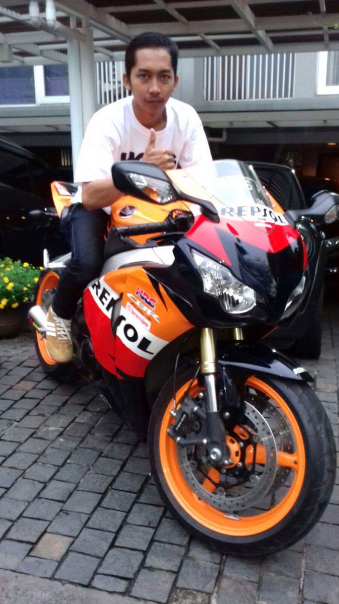 Jangan terlalu nyaman nanti jatoh
 Tetap berkreasi dan mencari motipasi buat kedepannya bisa lebih baik lagi