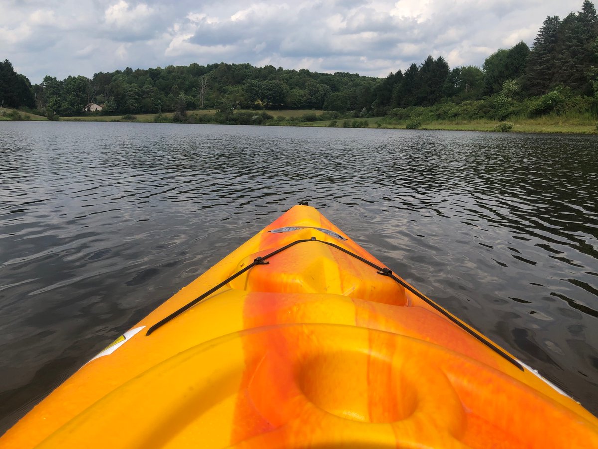 JanStadelmyer's tweet photo. Took our kayaks for a trip to the farm...#lakekayak #farmlake #nature #NaturePhotography #enjoyinglife #adventureanywhere https://t.co/hVt1KdTcBa