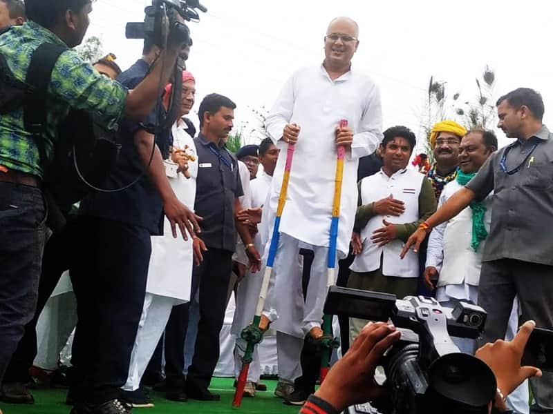 98Reporter's tweet photo. प्रदेश के पहले त्योहार हरेली की प्रदेश वासियों को सीएम भूपेश बघेल ने दी शुभकामनाएं
आगे पढ़ने के लिए क्लिक करें - https://t.co/Rz14jmpgMG

#chhattisgarh #hareli #hareli2020 #bhupeshbaghel #cmofchhattisgarh https://t.co/E7PNBuKGoR
