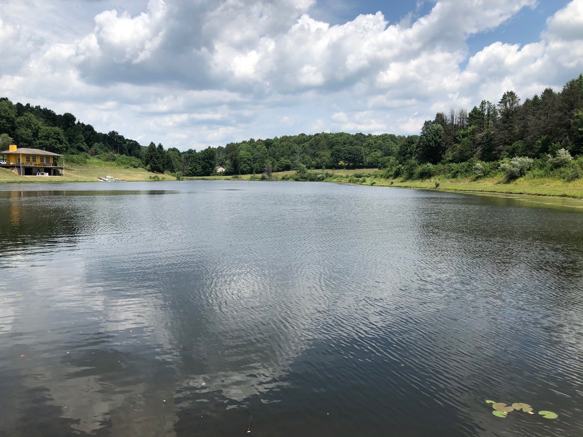 JanStadelmyer's tweet photo. Took our kayaks for a trip to the farm...#lakekayak #farmlake #nature #NaturePhotography #enjoyinglife #adventureanywhere https://t.co/hVt1KdTcBa