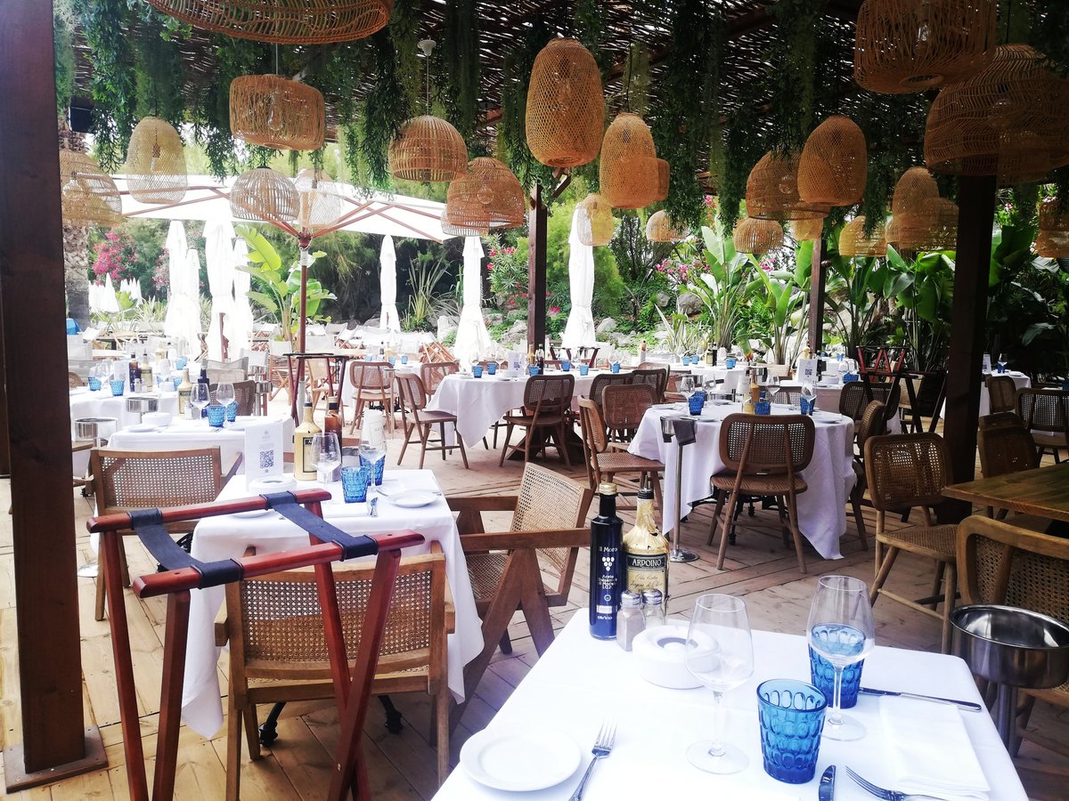 IsaBattarel's tweet photo. Petite #playa à #beaulieusurmer    #cotedazur #africanqueenbeaulieu #batikplage 😎🐋🏊‍♂️🍹
#cotedazurtourisme
#frenchriviera  #enjoy #life  #cocktail #tourism #CotedAzurFrance #onatousbesoindusud #departement06
#Vacances https://t.co/2Y1bD27sNz