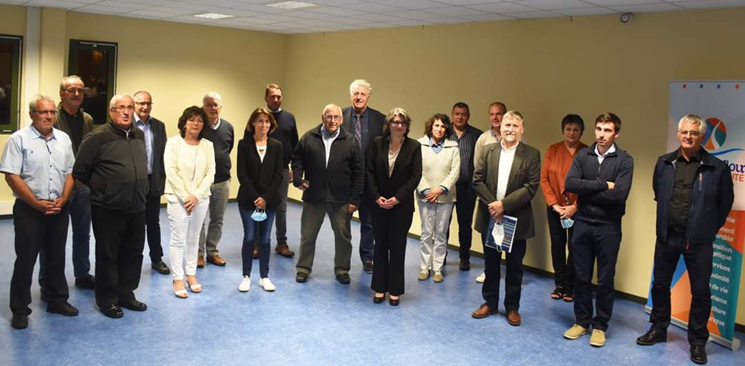 Après le conseil communautaire d'installation du vendredi 17 juillet, Céline Charriaud, maire de Neuvéglise-sur-Truyère, a été élue présidente de Saint-Flour Communauté.

➡️ La composition du bureau exécutif : bit.ly/3hfZyJT
