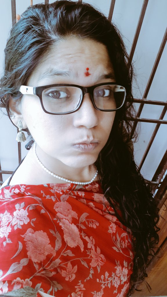 twittydoodle's tweet photo. 2 things that r inseparable... #bindi &amp; #pearls 
#BindiNotRegressive 
Somvati Amavasya Shubhasheesh🙏🏼 https://t.co/QbUrxazVKR