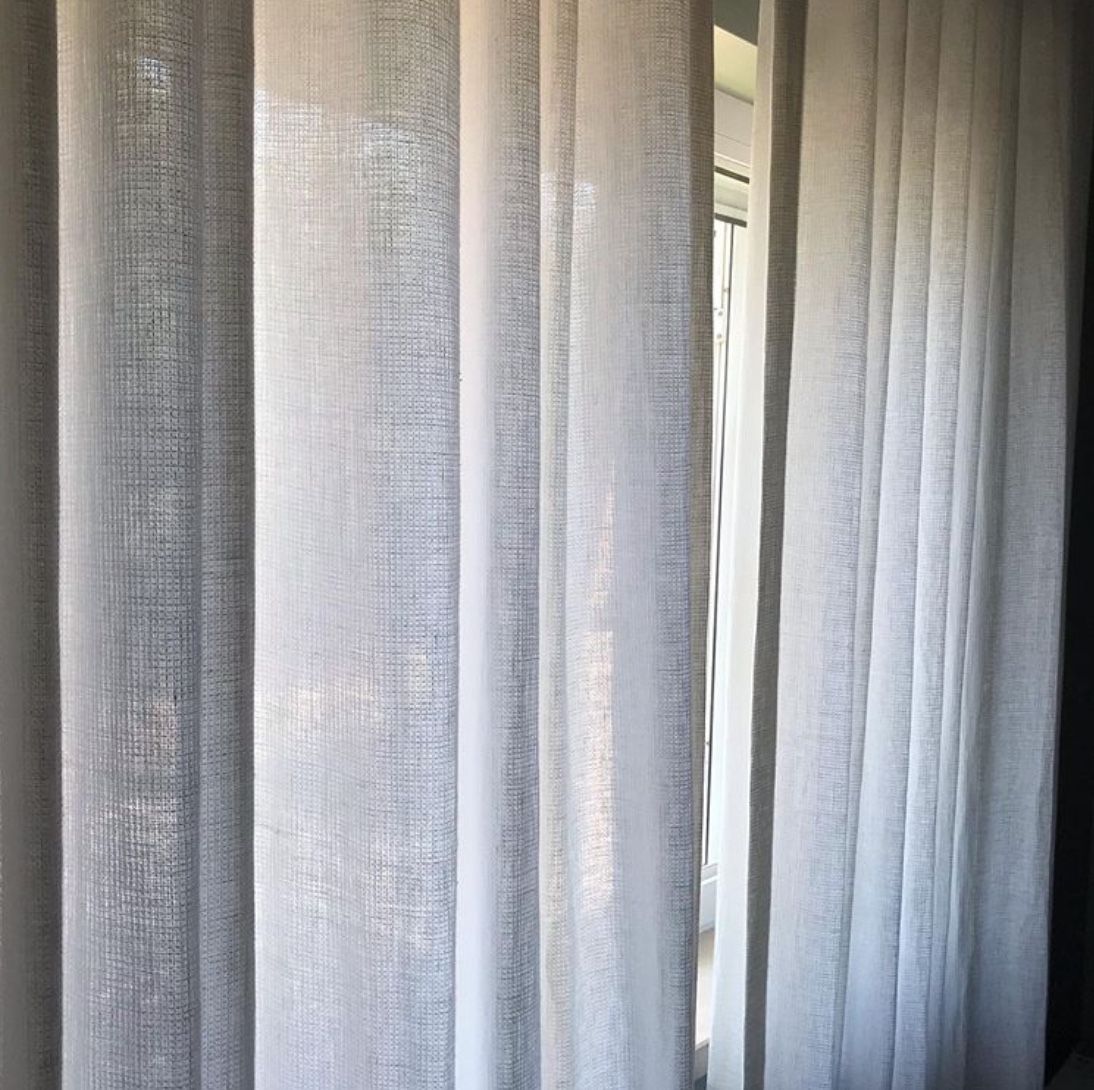 Breeze from Barbara Osorio fabrics is a beautiful textured linen. Wide width and washable, it is ideal for curtains. 
#designer #interiordesign #architecture #curtains
