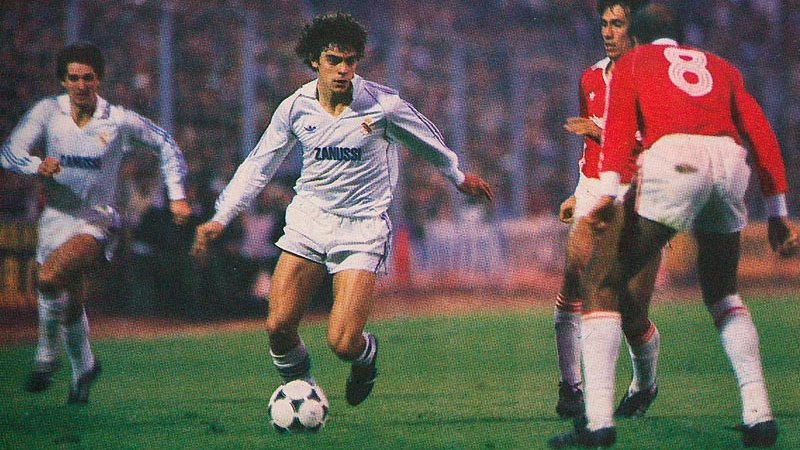 Since Real Madrid’s form was so poor in the league, Di Stéfano decided to call up the "Quinta" from La Fabrica and they played through the 1983-84 season. While the five were exciting, Real Madrid didn’t do much better and lost the league to Barcelona.