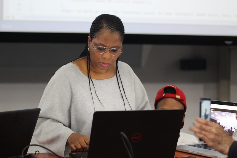 Geekulcha's tweet photo. @kgundula @eenriquelopez @TiyaniTee Minister @MinAyandaDlodlo did that during the #ignitehack in 2018 https://t.co/ASywkE3wCu